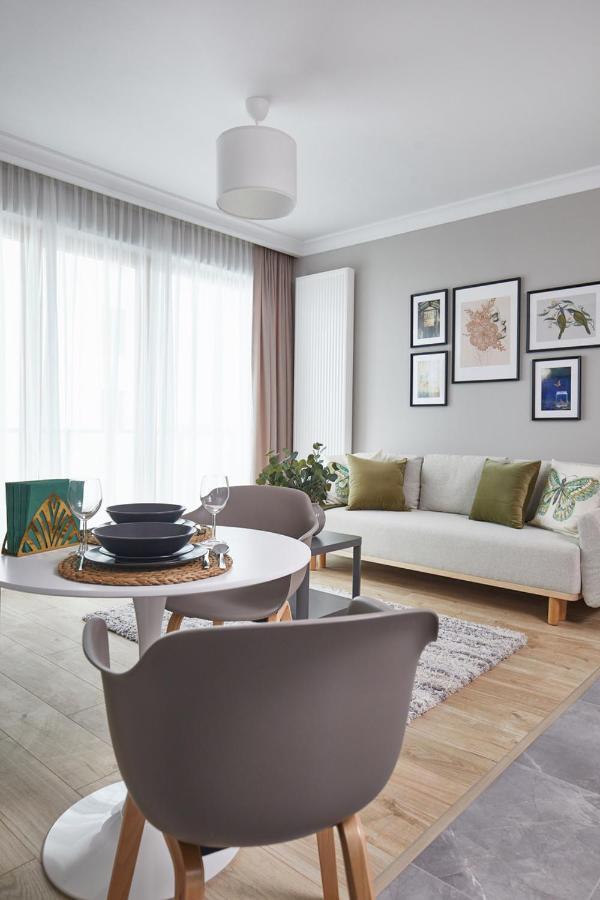Metro Imielin Apartments Varşovia Exterior foto